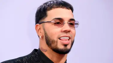 ¡Con bigotes a lo Ferxxo! Anuel AA continúan en la lucha por el amor de la "Bichota" ¡Con bigotes a lo Ferxxo! Anuel AA continúan en la lucha por el amor de la "Bichota"
