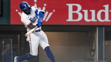 MLB: ¡De infarto! Jonrón de Adolis García empata el juego a 10 carreras contra los Astros de Houston (+Video)