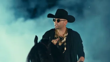 El Potro Álvarez marca su regreso a la música diciéndole "Loca te pones"