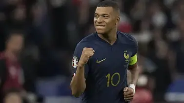 Kylian Mbappé recibió el galardón al mejor jugador francés del año Kylian Mbappé recibió el galardón al mejor jugador francés del año