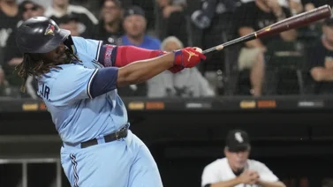 MLB: El último extrabase de Vladimir Guerrero Jr lo une a un grupo élite de peloteros latinos