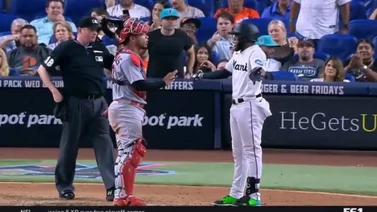 MLB: Mira el tenso momento que vivieron Willson Contreras y Bryan de la Cruz en duelo Cardenales vs Marlins (+Video)