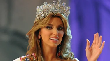 "Soy Suficiente, Soy Vulnerable", El nuevo libro de Miss Venezuela 2010 Vanessa Goncalves