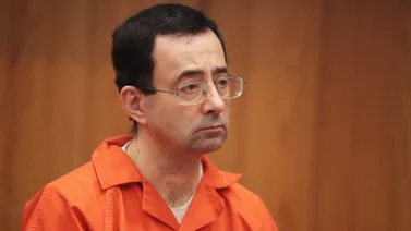 Larry Nassar, doctor acusado de abusar a cientos de gimnastas de Estados Unidos, fue apuñalado en la cárcel