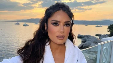 Tu ritmo cardíaco aumentará con esta fotografía de Salma Hayek en bikini a sus 56 años