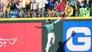 MLB: ¡De película! Adolis García y Randy Arozarena se lucieron con par de atrapadas irreales (+Video)