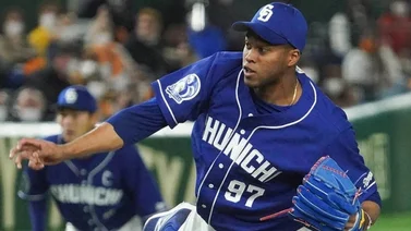 El cubano Raidel Martínez está encaminado a hacer historia en el beisbol japonés