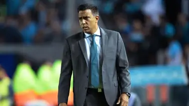 César Farías debuta con victoria en Colombia e impone récord César Farías debuta con victoria en Colombia e impone récord