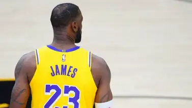 LeBron James cambiará su número de camiseta en homenaje a una leyenda de la NBA LeBron James cambiará su número de camiseta en homenaje a una leyenda de la NBA