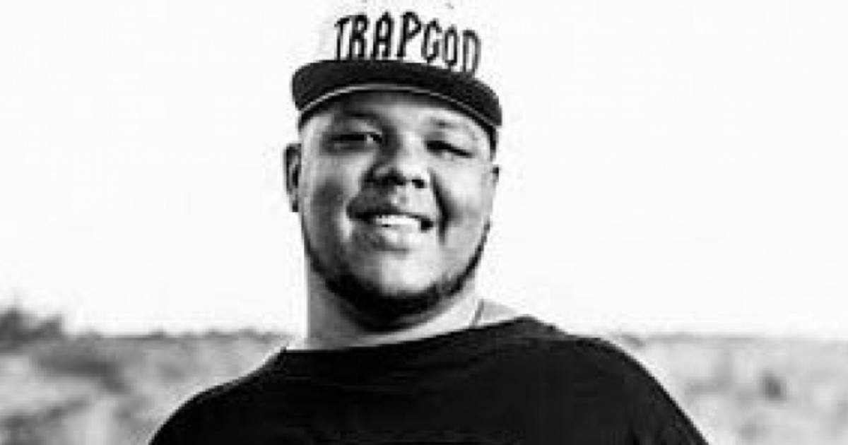Akhapella Rapper El rapero Akapellah lanza una polémica canción arremetiendo contra ...