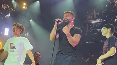 Mira la actuación de los gemelos de Ricky Martin en un concierto de su padre (+Video)