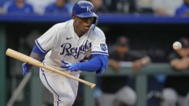 MLB: Mira lo que le faltó al cubano Dairon Blanco para completar el ciclo con los Reales de Kansas City