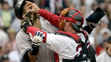MLB: Hoy se cumplen 19 años de esta icónica pelea entre Yankees y Medias Rojas (+video)