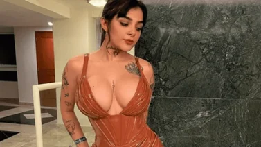 ¡Un completo bom bom! Karely Ruiz le pone picante a sus redes sociales con un increíble video en traje de baño