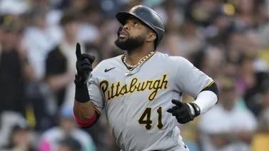 MLB: Carlos Santana supera a dos latinos y se mete entre los 10 peloteros ambidiestros con más jonrones