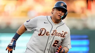 MLB: Miguel Cabrera le envía su camisa a esta leyenda del fútbol