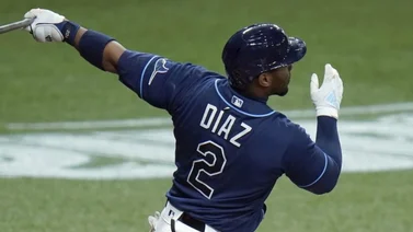 MLB: Yandy Díaz trata de darle más duro a la pelota