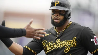 MLB: ¡Como si tuviese 20 años! Carlos Santana asegura la victoria de los Piratas con largo jonrón (+Video)