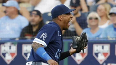 MLB: Vea cómo José Alguacil instruye defensivamente a Salvador Pérez (+video)