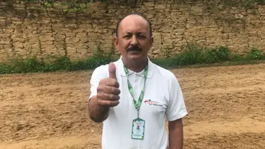 Jesús Romero Rojas espera tomarse la foto con su fija del 5y6 Jesús Romero Rojas espera tomarse la foto con su fija del 5y6