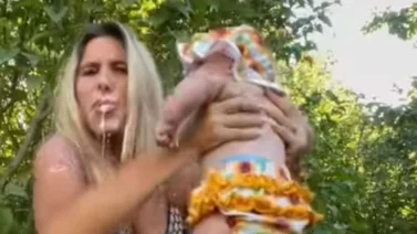 Lele Pons termina con la boca llena de vomito al jugar con una bebé