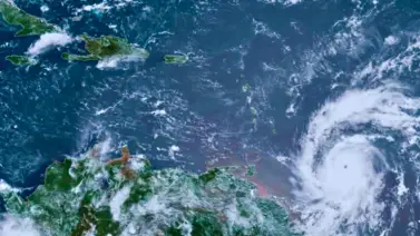 Huracán Beryl gana fuerzas tras su desplazamiento por la Isla de Barlovento Huracán Beryl gana fuerzas tras su desplazamiento por la Isla de Barlovento