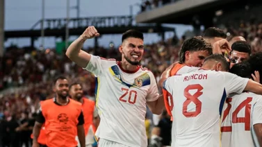 ¡Papasitos! Los jugadores de La Vinotinto muestran el cuerpo durante su celebración en la Copa América