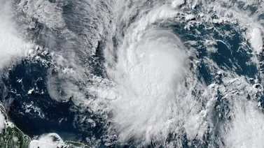 Huracán Beryl continúa su desplazamiento hacia el sureste de México 