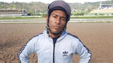 Mira lo que expresa el aprendiz Ángel Ybarra de sus montas del domingo en La Rinconada 