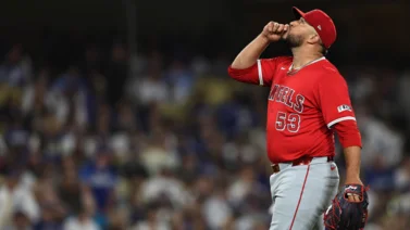 MLB: Dominicano Carlos Estévez causa pánico a los bateadores y se lleva este increíble reconocimiento