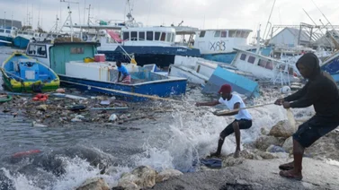 Jamaica en alerta máxima ante llegada de Beryl
