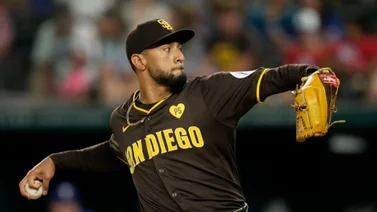 MLB: Robert Suárez vuelve "invencibles" a los Padres de San Diego (+Video)
