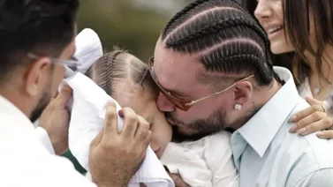 El sexy sacerdote que bautizó al hijo de J Balvin y se robó la mirada de los seguidores