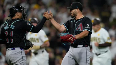 MLB: El mexicano Humberto Castellanos fue un verdadero apaga fuegos contra San Diego (+video)