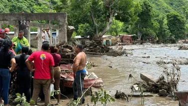 Emergencia en Cumanacoa: Rescatan a una familia completa en lo alto de una montaña 