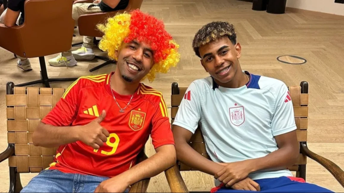 La viral reacción y celebración del padre de Lamine Yamal tras el golazo en  el España-Francia en la Euro 2024