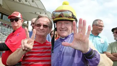 Jockey de 70 años se convierte en el más viejo en ganar una carrera en Estados Unidos Jockey de 70 años se convierte en el más viejo en ganar una carrera en Estados Unidos
