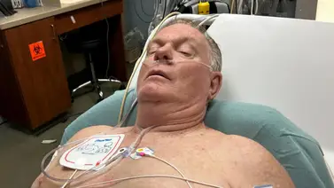 Pensaron que estaba dormido y en realidad le estaba dando un infarto (+Video) Pensaron que estaba dormido y en realidad le estaba dando un infarto (+Video)