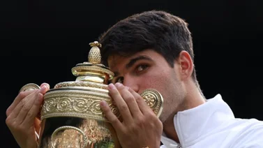 Un enorme Carlos Alcaraz defiende su corona y es bicampeón de Wimbledon 