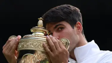 Un enorme Carlos Alcaraz defiende su corona y es bicampeón de Wimbledon Un enorme Carlos Alcaraz defiende su corona y es bicampeón de Wimbledon