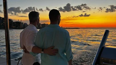 Famoso expiloto de la Fórmula 1 sale del clóset y presenta a su novio