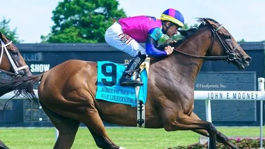 Junior Alvarado con el batacazo del domingo en Saratoga