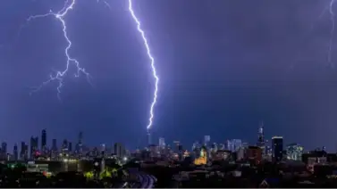 Impactantes imágenes capturan la furia de una tormenta eléctrica en Chicago Impactantes imágenes capturan la furia de una tormenta eléctrica en Chicago