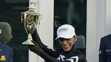 El astro boricua John Velazquez alcanza otro impresionante récord en Estados Unidos