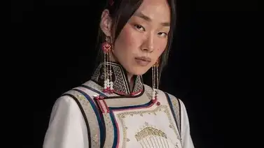 El lujo y la comodidad nunca lucieron tan bien cómo en el uniforme de Mongolia para los Juegos Olímpicos El lujo y la comodidad nunca lucieron tan bien cómo en el uniforme de Mongolia para los Juegos Olímpicos