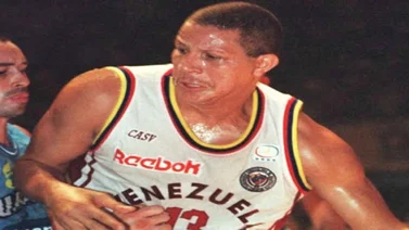 SPB: Gabriel Estaba recibió un emotivo homenaje en el Juego de Estrellas (+Video)