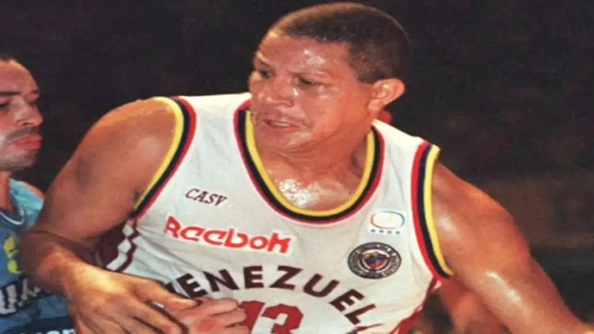 SPB: Gabriel Estaba recibió un emotivo homenaje en el Juego de Estrellas (+Video)