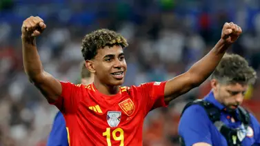 Lamine Yamal posó vestido con la camisa de este histórico de Brasil (+Video) Lamine Yamal posó vestido con la camisa de este histórico de Brasil (+Video)