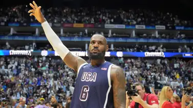 LeBron James hace historia como abanderado de Estados Unidos en los Juegos Olímpicos LeBron James hace historia como abanderado de Estados Unidos en los Juegos Olímpicos