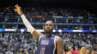 ¡Por algo es el Rey! LeBron James conserva esta hazaña a sus 40 años de edad